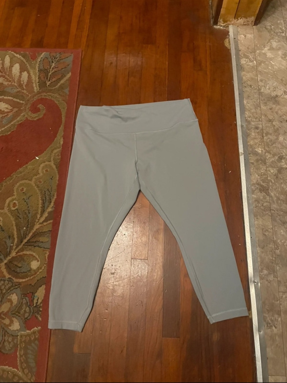 gray lululemon cropped leggings.